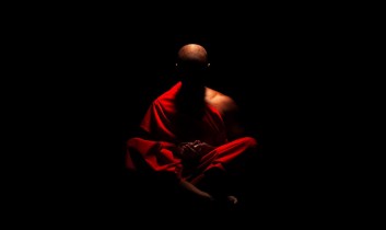 Assurdo in Louisiana! Monaco buddhista col ‘vizietto’ del blackjack sottrae 263.000$ dalle casse del tempio