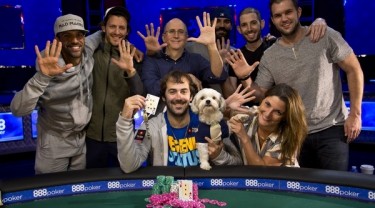 Jason Mercier, la ‘manita’ di braccialetti WSOP e il suo inseparabile cane portafortuna