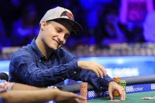 Ryan Laplante alla cerimonia WSOP: “Sono gay, e fiero di esserlo”