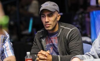 Bill Perkins irrompe su PokerStars dot com e perde un pot da 127.000$ al 200/400$!