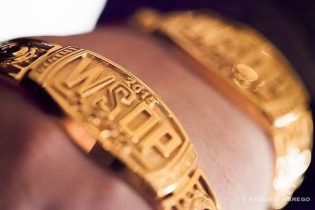 Che gesto, Max! Pescatori mette in vendita un braccialetto WSOP per aiutare i terremotati di Capiricchia