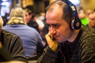 TCOOP – Lo specialista Alessandro ‘nektarine16’ De Michele trionfa nel 6-max PLO