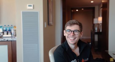 “Mantenere una certa distanza dai soldi è una skill importante!” Fedor Holz e il corretto approccio al denaro per un poker player
