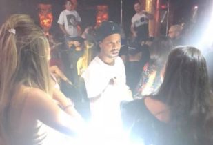 I folli incontri di Vegas: Bendinelli al tavolo dell’XS con… Ronaldinho!