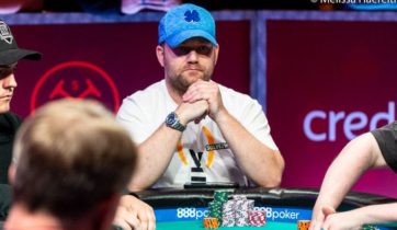 Ultima mano di fuoco al Day6 del Main Event: Nicolas Manion folda K-K, Lynskey gira A-A!