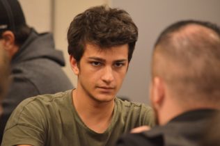 Tutte le mani che hanno portato Enrico Camosci a un soffio dal secondo titolo WSOP online