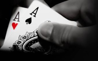 Cinque buoni motivi per flattare Asso-Asso preflop!