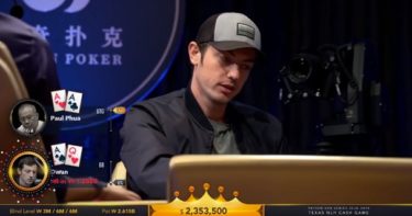 Tom Dwan si schianta contro gli assi di Paul Phua in uno dei piatti televisivi più ricchi di sempre