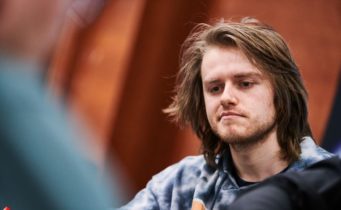 Anche i Pro sbagliano! Charlie Carrel legge male il board e compromette l’High Roller EPT