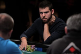 Jack Sinclair e l’attimo ideale per il bluff: che mano al Double Stack WSOP 2019