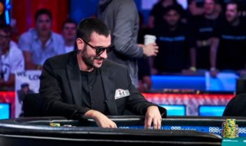 Dario, quella patch sul cuore e il tifo della coppia Kurganov-Boeree al Main WSOP