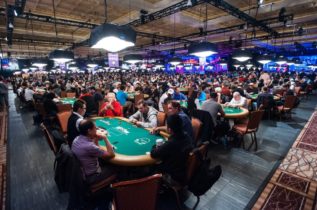 WSOP Backstage #5 – Paura e delirio a Vegas tra terremoti, cooler e travestimenti