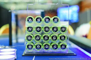 Bet-Bet-Shove di Romeo fuori posizione, ma Moll chiama al river. “Good call”