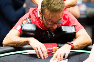 Anche Daniel Negreanu può fare dei call inguardabili