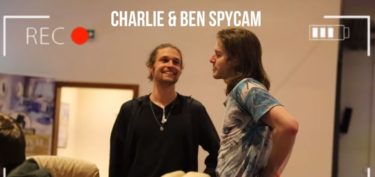 Il mondo visto con gli occhi di Charlie Carrel: Ma che combina ogni volta con 7 e 3 off suited?