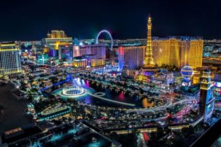 Las Vegas riapre i casinò dopo 78 giorni: ma il poker si gioca solo in tre sale