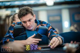 La strategia nei tornei dipende dal proprio tavolo secondo Sam Trickett