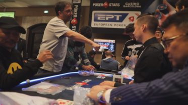 Tre mani di Charlie Carrel contro un occasionale ubriaco al 25K EPT Barcellona