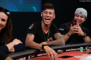 La prima vittoria a un torneo di poker online di Neymar jr.