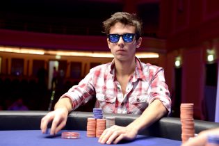 La gioia di Federico Piroddi per il primo Main Event online vinto in carriera