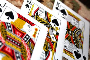 Kuhn Poker, la variante ultra semplificata per studiare la GTO