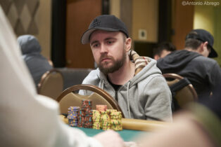 Capire quando uscire dal seminato con questo bluff di Patrick Leonard su Adrian Mateos