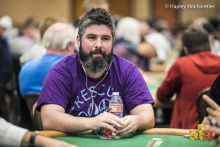 Vince il braccialetto giocando dalla festa di compleanno della moglie: il trionfo di Ryan Leng alle WSOP online