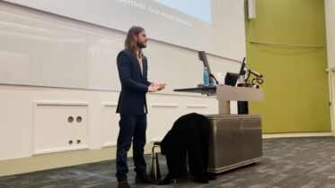 La lezione sul poker di Charlie Carrel alla Warwick University