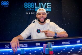 Il team 888 Poker accoglie il campione di Boxe Chris Eubank Junior