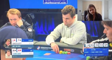 Una mano del campione del mondo di scacchi Magnus Carlsen analizzata da Charlie Carrel