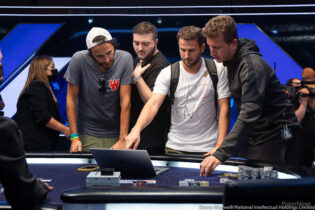 My family is very rich, e il web impazzisce per Flexinelli!