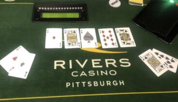 Riesce a perdere con poker di assi contro scala reale ma… si consola con un jackpot da 1,2 milioni