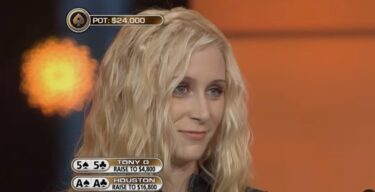 Houston, abbiamo un problema, Elizabeth folda i Kappa [Video]