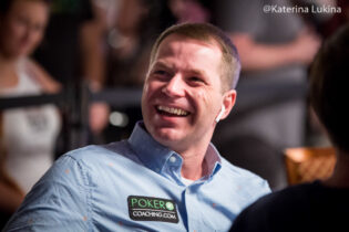 Overbettare al river in bluff contro un avversario loose-passive: a lezione da Jonathan Little