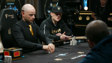 Dan Smith e Jason Koon hanno litigato al tavolo finale del 100k Triton SHRS