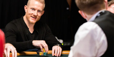 La prima volta alle partite high-stakes in Asia di Jason Koon: “Mi aspettavo un tavolo super-soft, trovai Phil Ivey!”