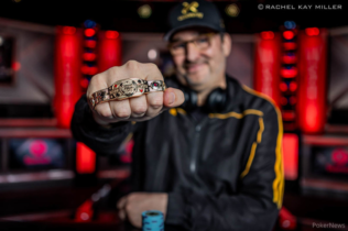 I 17 braccialetti e le parole di Phil Hellmuth: “Mai lamentarsi della sfortuna, c’è una ragione per tutto”