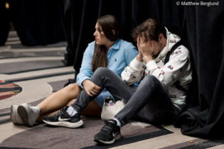 Quando l’incubo diventa realtà alle WSOP: subito out dal Main Event con KK contro AA (due volte!)