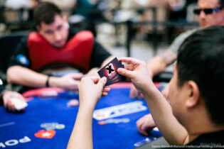 Penalità singolare all’EPT Cipro: viene lasciato con 5 secondi per decidere per il resto del torneo