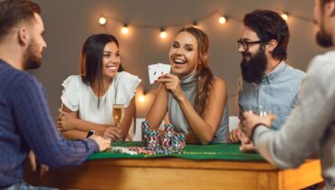 Come organizzare la partita perfetta di poker a Natale