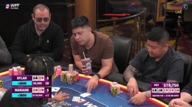 Misclick live allo streaming del Casinò Hustler, Mariano non si accorge dello split pot e getta le sue carte nel muck!