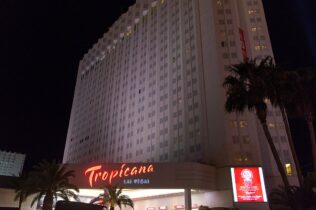 Chiuso il Tropicana di Las Vegas, verrà demolito per costruire uno stadio