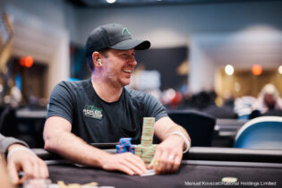 “Splashare” nei tornei di poker per evitare di morire di bui: la lezione di Jonathan Little