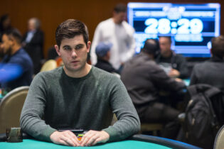 Costruire una perfetta ‘poker face’ con i consigli di Alex Fitzgerald