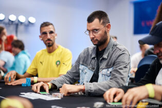 Fourbettare o foldare? L’analisi di Andrea Cardinali di uno spot da mal di testa sei left al Sunday Special