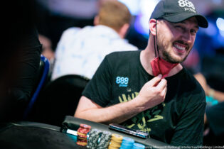Tre consigli per giocare i tornei con taglie di Ian Simpson pro 888poker