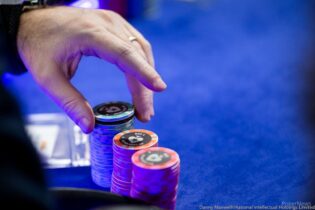 Difendi le tue chips dall’aggressione avversaria: una breve lezione di Jonathan Little