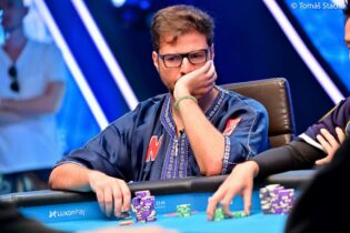 Poker Live: Musta rimonta e centra il tavolo finale alle Bahamas, Dato avanza a Las Vegas