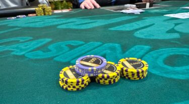 La strategia short stack di Faraz Jaka: adjustare i range, tribettare e flattare di più da big blind