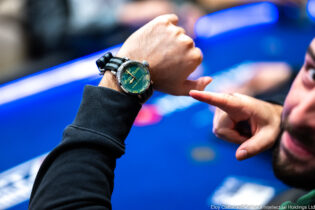 Quando evitare di entrare in registrazione tardiva a un torneo di poker? I consigli del coach